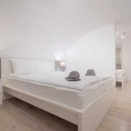 Apartment Beautiful At Basilca 3-4