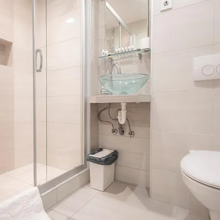 Beautiful At Basilca 3-4 *