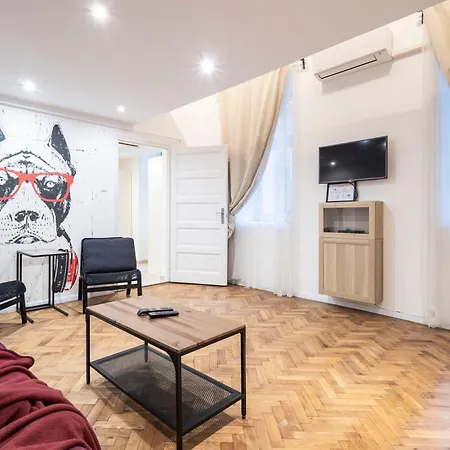 Beautiful At Basilca 3-4 Apartament